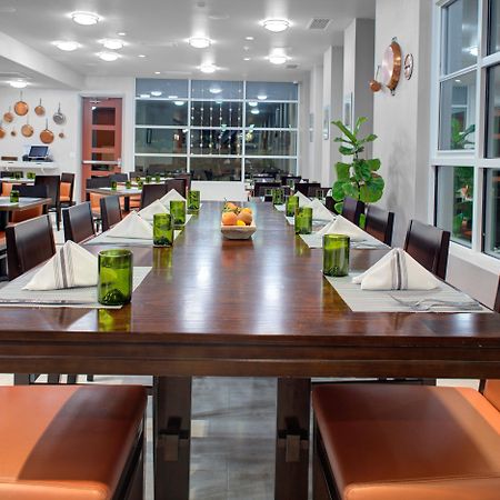 Holiday Inn Windsor - Wine Country By Ihg Kültér fotó